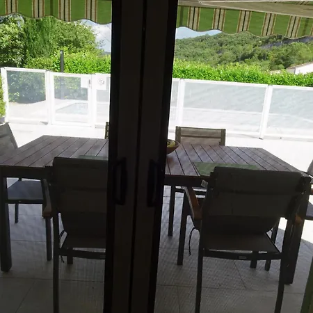 Villa In With Pool & Garden